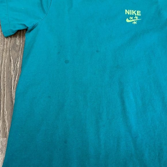 The Nike Tee - Picture 3 of 4
